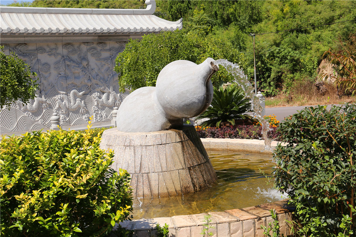 盘龙台公墓水池