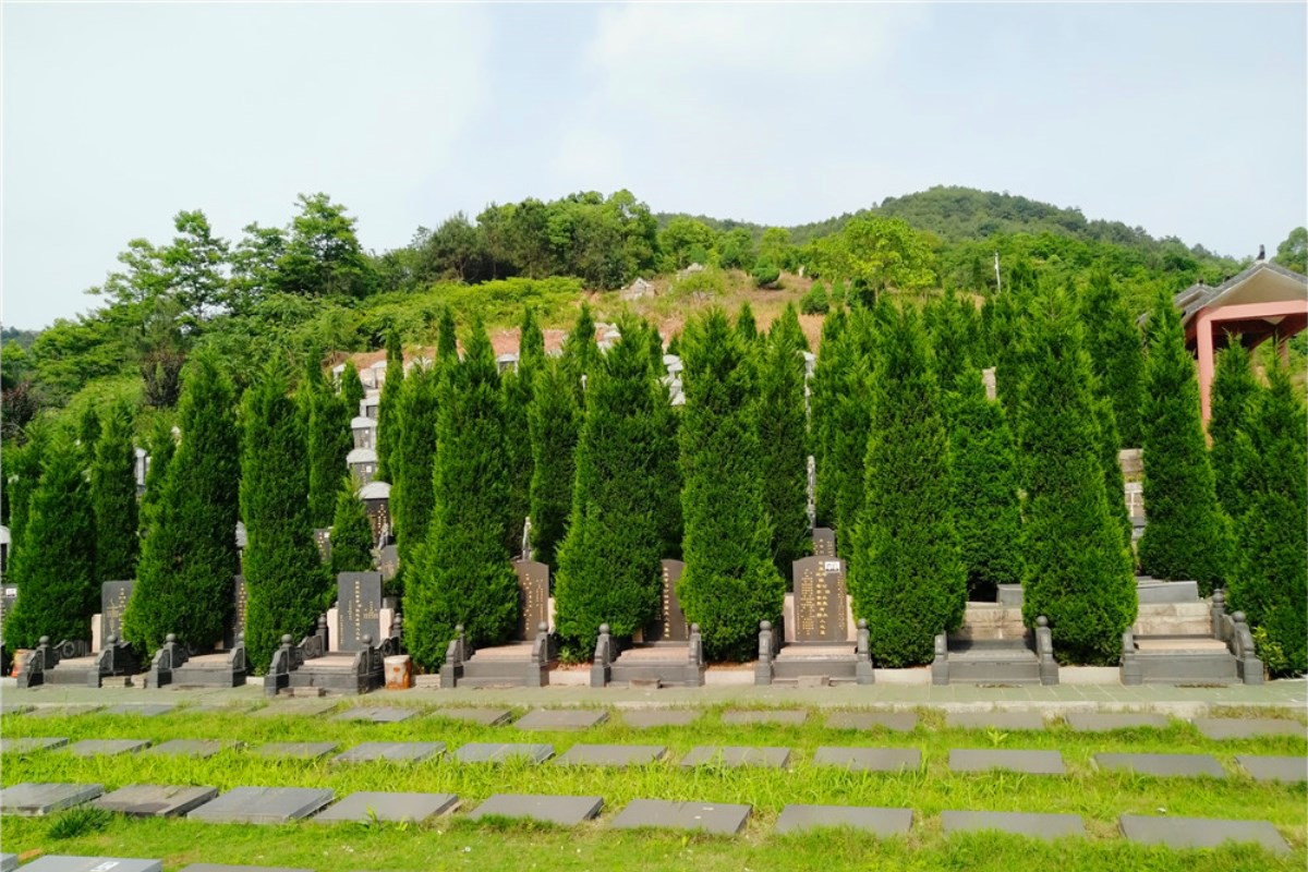 奇峰山陵园卧碑区2